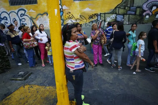People line up to buy toilet paper and baby diapers at a supermarket in downtown Caracas January 19, 2015. (Photo by Jorge Silva/Reuters)