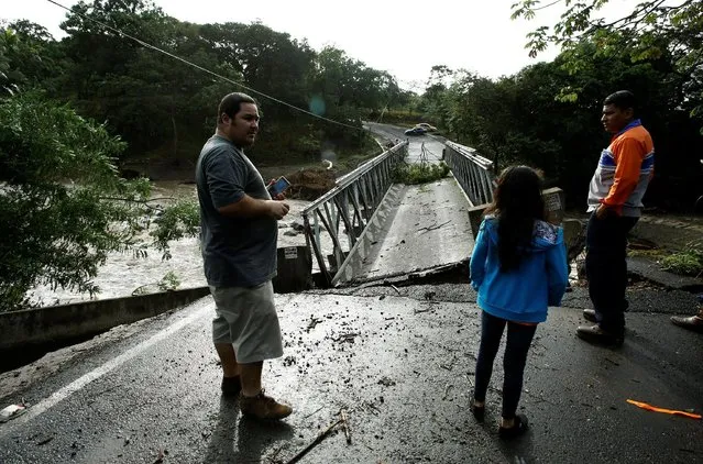 People look at a bridge destroyed by Hurricane Otto in Guayabo de Bagaces, Costa Rica November 25, 2016. (Photo by Juan Carlos Ulate/Reuters)