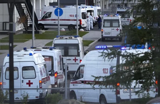 Ambulances with patients suspected of having coronavirus stand near a hospital in Kommunarka, outside Moscow, Russia, Monday, October 11, 2021. Russia's daily coronavirus infections and deaths are hovering near all-time highs amid a laggard vaccination rate and the Kremlin's reluctance to toughen restrictions. Russia's state coronavirus task force reported 29,409 new confirmed cases Monday. That's the highest number since the start of the year and just slightly lower than the pandemic record reached in December. (Photo by Alexander Zemlianichenko/AP Photo)