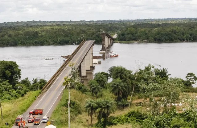 In this April 6, 2019 handout photo released by Para Government, a ferry boat collided with a bridge pillar causing part of the bridge to collapse in the Moju river, state of Para, Brazil. Para state Gov. Helder Barbalho tells reporters that witnesses reported two small cars fell into the water due to Saturday's accident, which occurred on a highway leading to the port city of Belem, the state capital. Scuba divers are searching for survivors. It's not clear how many people were in the cars. (Photo by Fernando Araujo/Para Government via AP Photo)