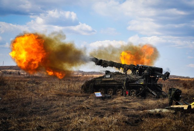 A 2S5 Giatsint self- propelled gun fires during tactical exercises held by artillery detachments of the Russian Eastern Military District' s 5th Army at the Sergeyevsky training ground in Primorye Territory, Russia on March 21, 2017. (Photo by Yuri Smityuk/TASS)