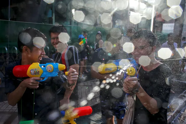 Revellers take part in a water fight at Songkran Festival celebrations in Bangkok, Thailand on April 13, 2017. (Photo by Jorge Silva/Reuters)