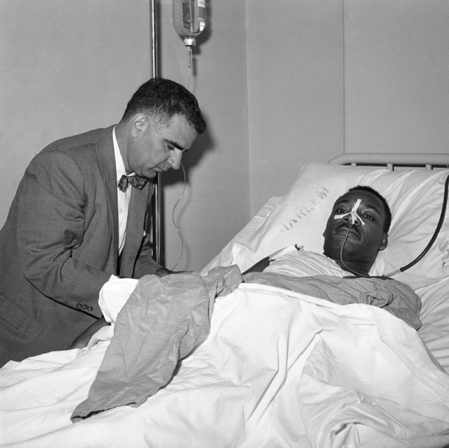 Dr. Emil A. Naclerio, member of the surgical team that operated on the Rev. Martin Luther King, at King's bedside in Harlem Hospital in New York on September 21, 1958. Rev. King, stabbed by an African American woman as he appeared at a Harlem Department store on September 20, was still on the critical list after an operation. (Photo by AP Photo/PL)