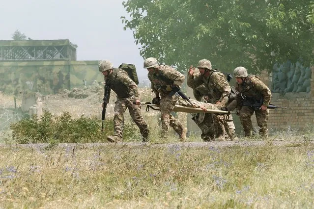 Georgian soldiers take part in a joint military exercise with NATO members, called “Agile Spirit 2015” at the Vaziani military base outside Tbilisi, Georgia, July 21, 2015. (Photo by David Mdzinarishvili/Reuters)