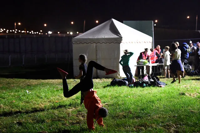 Revellers arrive at Worthy Farm in Somerset for the Glastonbury Festival of Music and Performing Arts on Worthy Farm near the village of Pilton in Somerset, South West England, on June 20, 2017. (Photo by Dylan Martinez/Reuters)