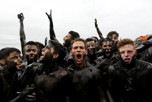 Revellers covered in grease take part in the annual Cascamorras festival in Baza, southern Spain September 6, 2015. (Photo by Marcelo del Pozo/Reuters)