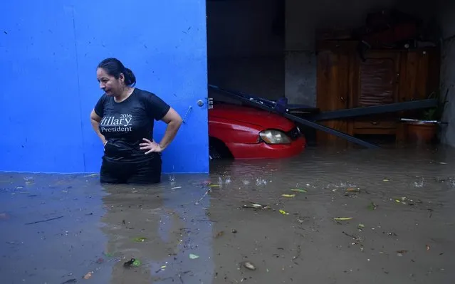 A woman is seen with the water up to her hips as she stands outside her house in the flooded Santa Lucia colony in Ilopango, El Salvador, during Tropical Storm Amanda, on May 31, 2020. Tropical storm Amanda, the first named storm of the season in the Pacific, lashed El Salvador and Guatemala on Sunday, leaving nine people dead amid flooding and power outages. (Photo by Marvin Recinos/AFP Photo) 
