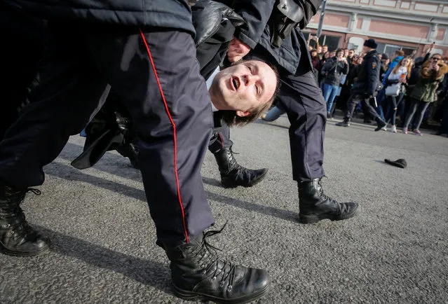 Law enforcement officers detain an opposition supporter during a rally in Moscow, Russia, March 26, 2017. (Photo by Maxim Shemetov/Reuters)
