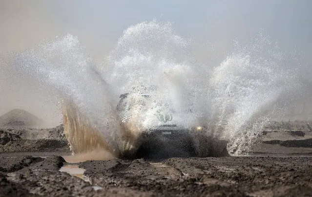 Buggy driver Guerlain Chicherit of France drives during the 3rd stage of the Dakar Rally 2015, from San Juan to Chilecito January 6, 2015. (Photo by Felipe Dana/Reuters)