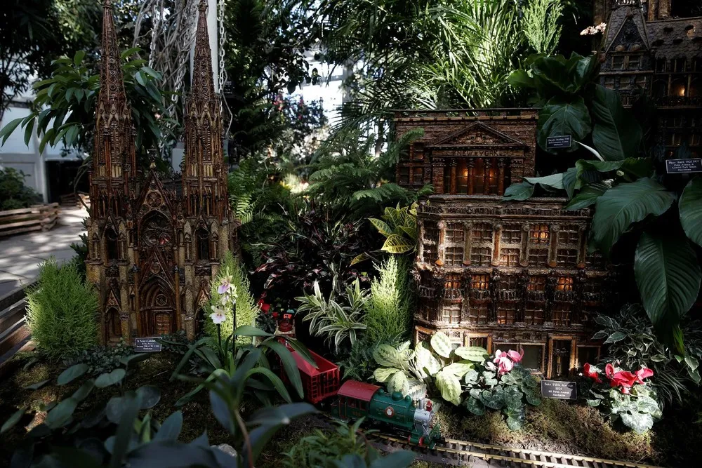 Holiday Train Show 2016