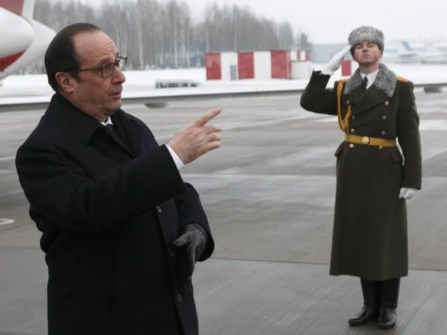 France's President Francois Hollande (L) reacts as he takes part in a welcoming ceremony upon his arrival at an airport near Minsk, February 11, 2015. (Photo by Valentyn Ogirenko/Reuters)