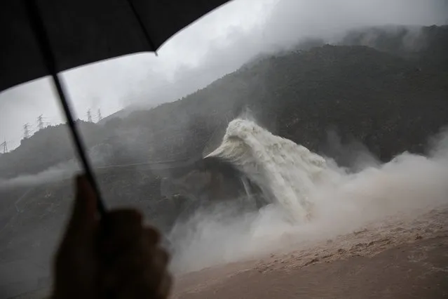 Water is released as heavy rain falls at a massive Pubugou Dam on the Dadu river, a tributary of the Yangtze River in Hanyuan County of Sichuan province, China on August 30, 2018. (Photo by Damir Sagolj/Reuters)