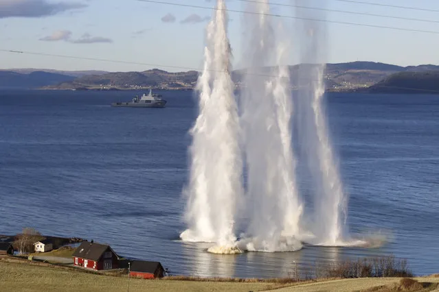 Explosions in the water during the NATO-led military exercise Trident Juncture (TRJE18) on “Distinguised Visitors Day”, in Trondheim, Norway, 30 October 2018. According to reports, some 50,000 participants from over 30 nations are expected to take part in the NATO-led military exercise in Norway from 25 October to 23 November 2018. (Photo by Gorm Kallestad/EPA/EFE)