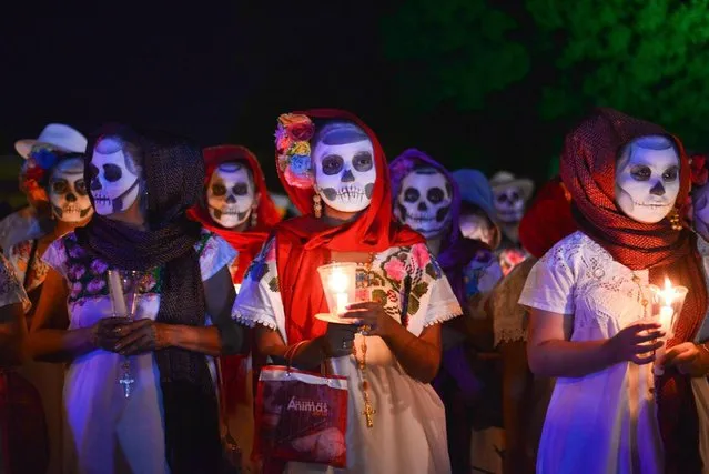 Children and young people participate in the Hanal Pixan festivities for the Day of the Dead in Merida, Yucatan, Mexico, 31 October 2018. The Xcaret group has been celebrating 'Almas de Plata' for the last 13 years, a festival of four days of life and death traditions. (Photo by Cuauhtemoc Moreno/EPA/EFE)