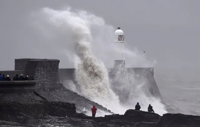 Waves crash over the lighthouse at Porthcawl, Wales, February 1, 2016. Gale force winds are affecting parts of Wales. (Photo by Rebecca Naden/Reuters)