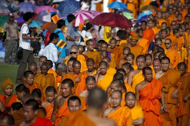 Buddhist monks take part in a protest against state interference in religious affairs at a temple in Nakhon Pathom province on the outskirts of Bangkok, Thailand, February 15, 2016. A handful of Buddhist monks scuffled with troops on Monday at a park near the Thai capital, during a protest against what they called state interference and a bid to overthrow the governing body of their religion. (Photo by Athit Perawongmeth/Reuters)