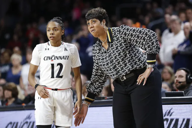 Cincinnati head coach Michelle Clark-Heard, right, speaks with Antoinette Miller (12) in the first half of a women's NCAA college basketball game, Saturday, February 2, 2019, in Cincinnati. (Photo by John Minchillo/AP Photo)