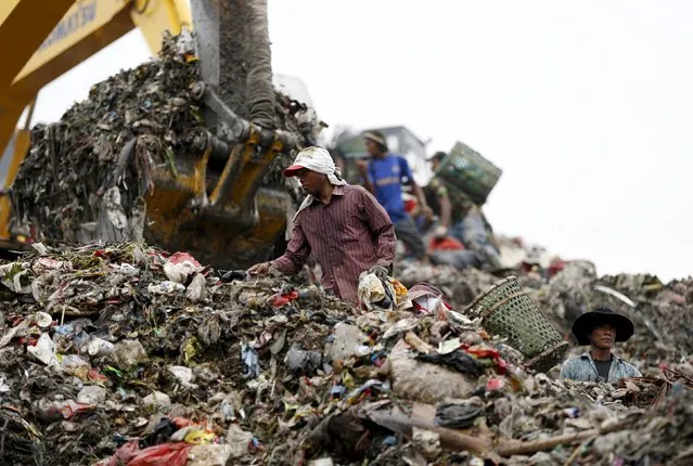 People search through garbage for materials to recycle at Bantar Gebang landfill in Bekasi, West Java province, Indonesia March 2, 2016. The landfill site located on the outskirts of Jakarta receives more than 6,000 tonnes of trash every day but its waste-treatment facilities are struggling to keep pace, resulting in mountains of trash that pose environmental and health risks. With Jakarta and other cities facing growing problems as they run out of space, the central government plans to open up the waste management sector to foreign investment. (Photo by Darren Whiteside/Reuters)