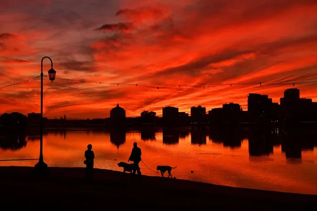 The evening sky glows red as the sun begins to set at Lake Merritt in Oakland, Calif., on Thursday, January 13, 2022. (Photo by Jose Carlos Fajardo/Bay Area News Group)