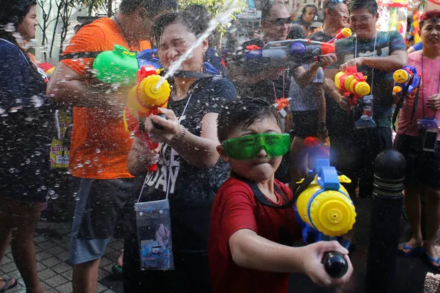 Revellers take part in a water fight at Songkran Festival celebrations in Bangkok, Thailand on April 13, 2017. (Photo by Jorge Silva/Reuters)