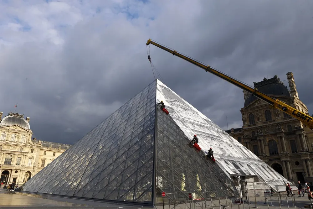 Artist Makes Louvre Pyramid Disappear in Optical Illusion