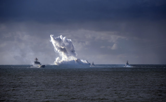 Vessels are seen during the war games Zapad-2013 (West-2013) at the Khmelevka range on Russia's Baltic Sea in the Kaliningrad Region, September 26, 2013. (Photo by Alexei Druzhinin/Reuters/RIA Novosti/Kremlin)