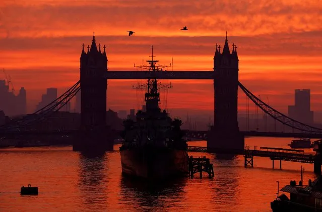 Tower bridge and HMS Belfast are seen at dawn in London, Britain on February 15, 2023. (Photo by Peter Cziborra/Reuters)
