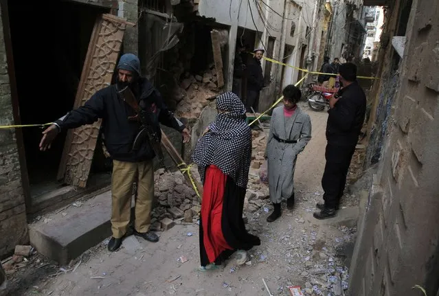 Policemen stand guard near the site of a suicide bomb attack in Rawalpindi January 10, 2015. At least six people were killed and 17 wounded by a suicide bomber outside a Shi'ite mosque in the Pakistani city of Rawalpindi on Friday, police said. (Photo by Faisal Mahmood/Reuters)