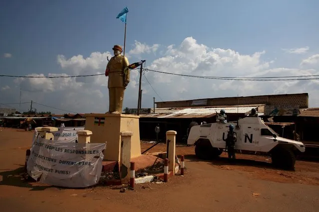 United Nations peacekeepers man an intersection by the statue of the first leader of post-independence Central African Republic, Barthelemy Boganda, at the beginning of the mostly Muslim PK 5 neighbourhood, where Pope Francis will visit, Bangui, Central African Republic, November 27, 2015. (Photo by Siegfried Modola/Reuters)