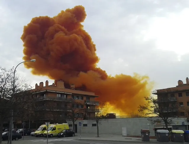An orange toxic cloud is seen over the town of Igualada, near Barcelona following an explosion in a chemical plant, February 12, 2015. Three people were injured in the explosion at the chemical plant in northern Spain on Thursday and authorities advised residents of several small towns near Barcelona to stay indoors as the large toxic cloud spread over the area. (Photo by Paula Arias/Reuters)