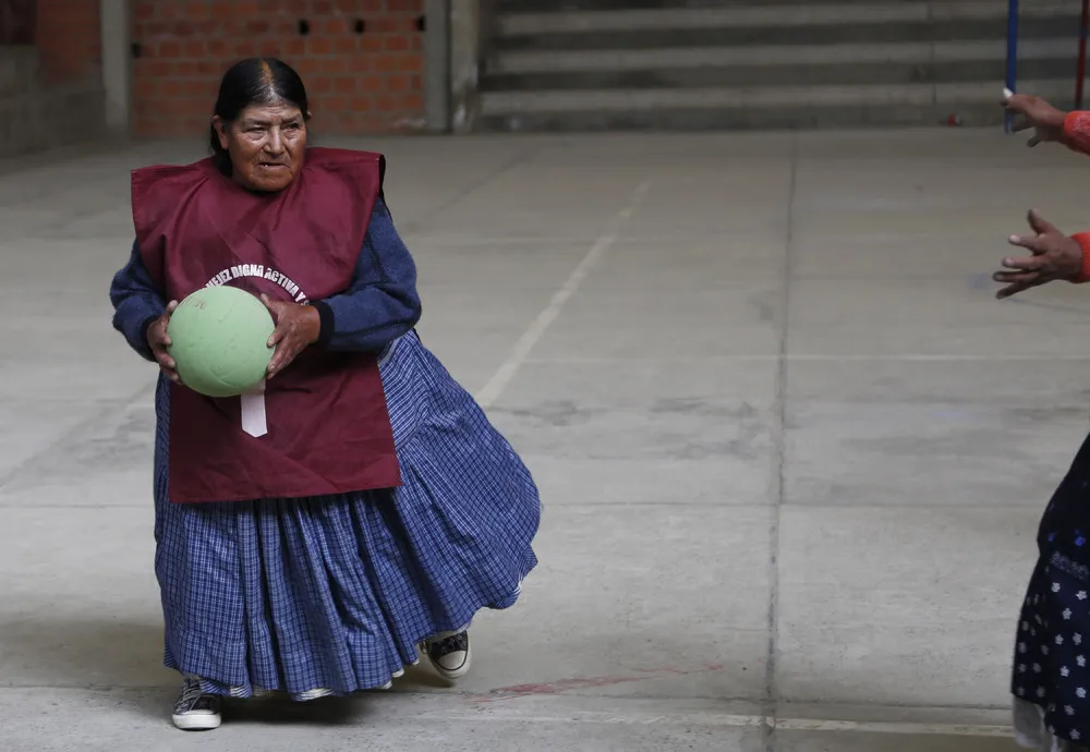 Bolivia Grandmothers Handball