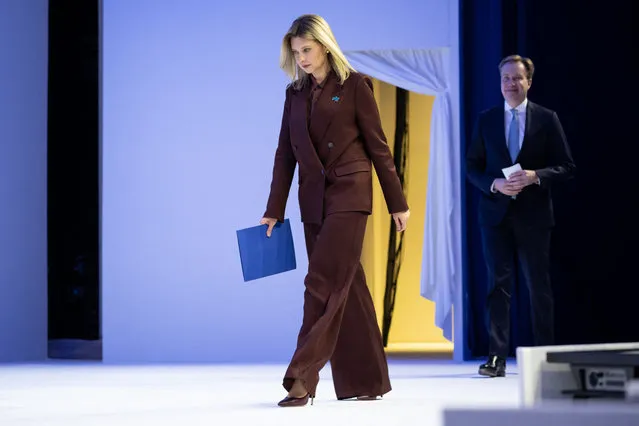 Ukraine's First Lady Olena Zelenska arrives on stage, followed by WEF president Borge Brende, for an address to the World Economic Forum (WEF) annual meeting in Davos on January 17, 2023. (Photo by Fabrice Coffrini/AFP Photo)