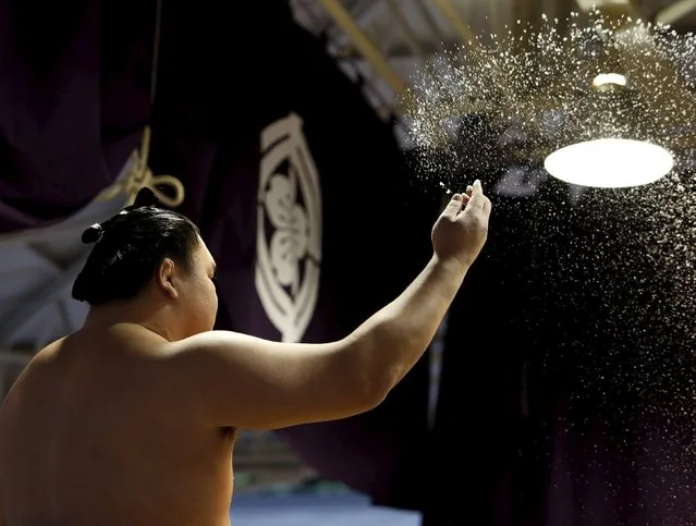 Mongolia-born grand sumo champion Yokozuna Hakuho throws salt during the annual “Honozumo” ceremonial sumo tournament dedicated to the Yasukuni Shrine in Tokyo, Japan, April 18, 2016. (Photo by Yuya Shino/Reuters)