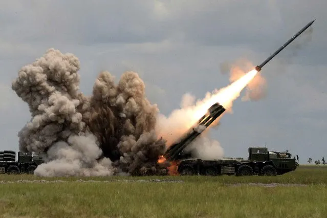 View of a Russian BM-30 rocket launcher belonging to the Venezuelan army, during military manoeuvres in the border state of Apure, southeast of Caracas on May 12, 2014. The Venezuelan armed forces conducted military exercises to test a multiple launch rocket system recently acquired its ally Russia said the commander of the operation. (Photo by Juan Barreto/AFP Photo)