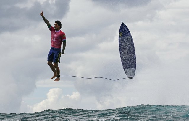 Brazil's Gabriel Medina reacts after getting a large wave in the 5th heat of the men's surfing round 3, during the Paris 2024 Olympic Games, in Teahupo'o, on the French Polynesian Island of Tahiti, on July 29, 2024. (Photo by Jerome Brouillet/AFP Photo)