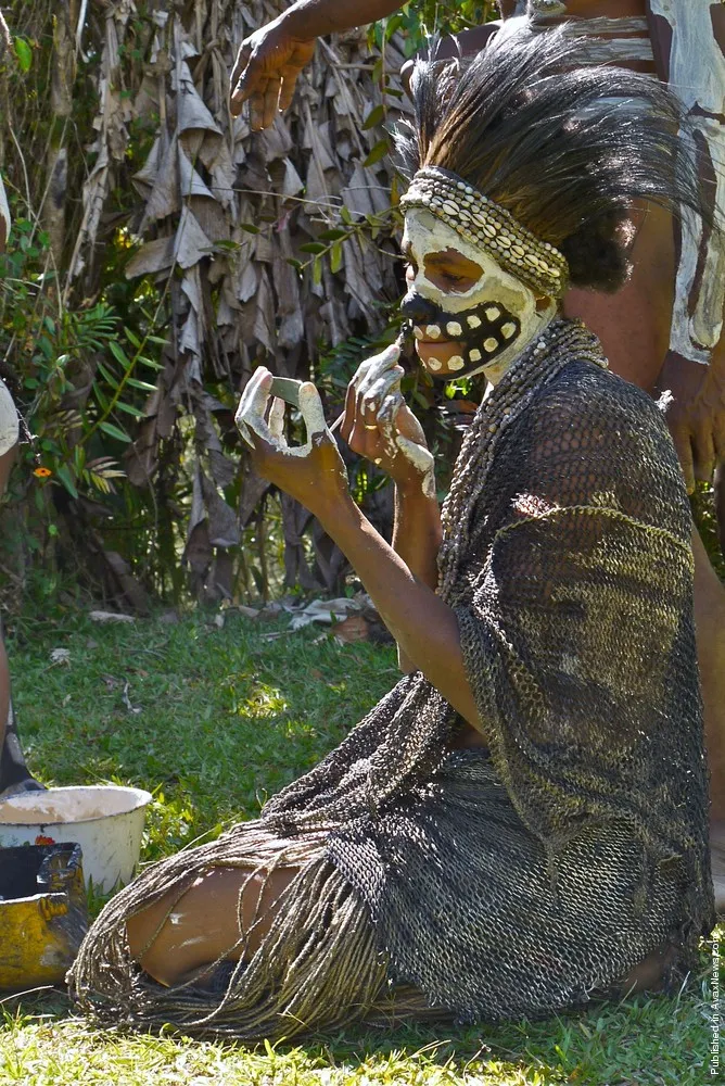 Chimbu Tribe and the Skeleton Body Painting