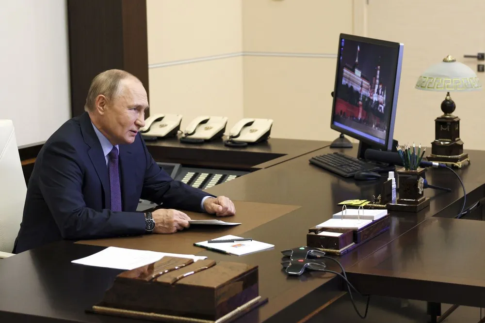 A Look at Life in Russia, Part 1/3