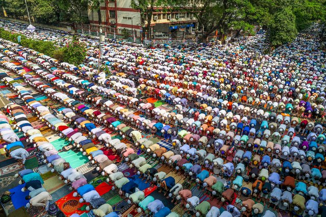 Tablighi Jamaat's Muslim devotees offer friday prayers along a road in Dhaka on November 15, 2024. (Photo by Abdul Goni/AFP Photo)