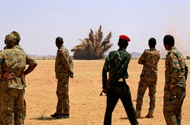 Members of the Sudanese army stand as weapons that were collected from Sudanese citizens are destroyed in the Hajar al-Asal base, the Nile River State, 200 kilometres north of the capital Khartoum, on September 29, 2020. (Photo by Ashraf Shazly/AFP Photo)