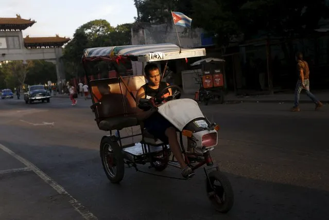 A man rides his tricycle taxi on a street in Havana October 26, 2015. (Photo by Reuters/Stringer)