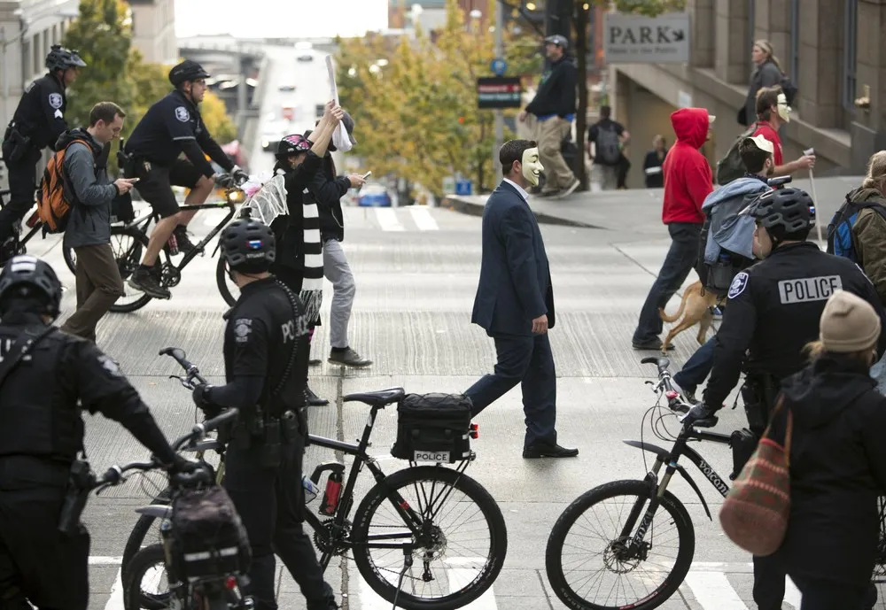 The Day in Photos – November 7, 2015