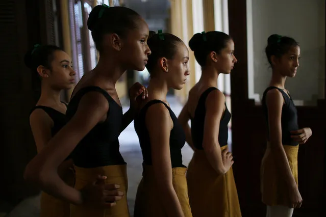 Students at the Cuba's National Ballet School (ENB) wait in line to enter a classroom in Havana, Cuba, October 12, 2016. (Photo by Alexandre Meneghini/Reuters)