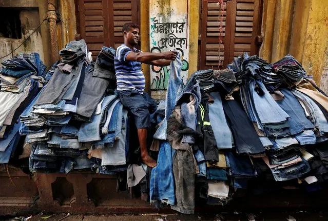 A vendor checks and arranges used jeans for re-sale at a second-hand clothes market in Kolkata, India October 26, 2016. (Photo by Rupak De Chowdhuri/Reuters)