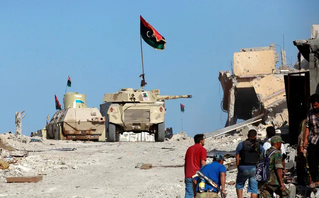 Fighters of Libyan forces allied with the U.N.-backed government take cover during a battle with Islamic State militants in Ghiza Bahriya district in Sirte, Libya October 31, 2016. (Photo by Hani Amara/Reuters)