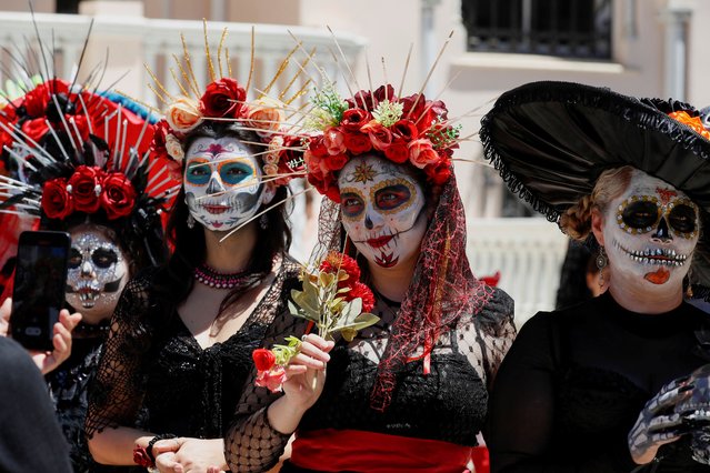 Participants dressed as the popular Mexican figure “Catrina” perform during the Day of the Dead celebrations in Vina del Mar, Chile on November 2, 2024. (Photo by Rodrigo Garrido/Reuters)