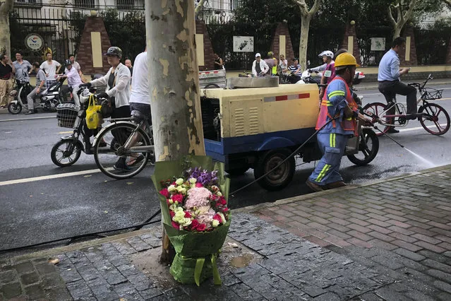 A boutique of flowers left for the victims in a school knife attack in Shanghai, China, Thursday, June 28, 2018. Police say a 29-year-old man using a kitchen knife attacked three boys and a mother near a school in Shanghai on Thursday, killing two of the children. (Photo by AP Photo/Stringer)