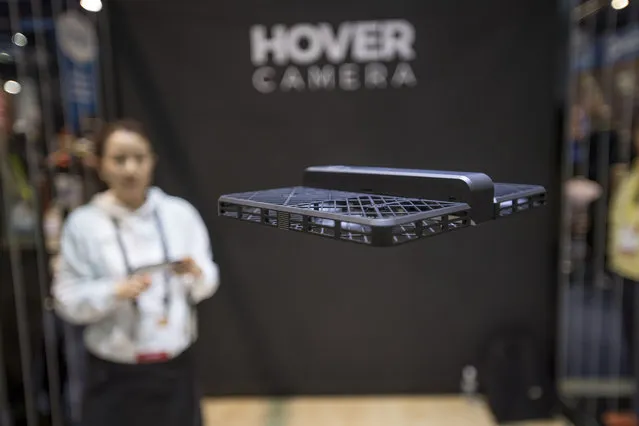 An exhibitor demonstrates a Hover Camera Passport drone at the 2017 Consumer Electronics Show (CES) in Las Vegas, Nevada, U.S., on Friday, January 6, 2017. (Photo by David Paul Morris/Bloomberg)