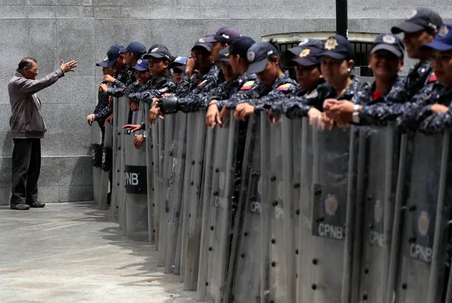 Venezuelan National Police members stand in line near the National Assembly building in Caracas, Venezuela, May 14, 2019. (Photo by Ivan Alvarado/Reuters)