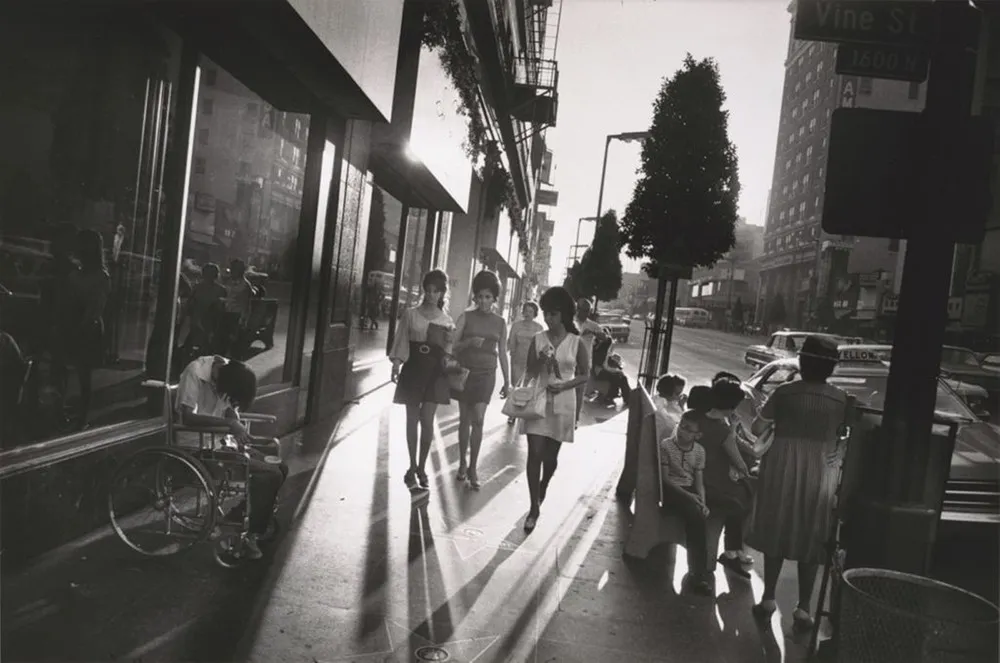 Retrospective of Garry Winogrand's Photography