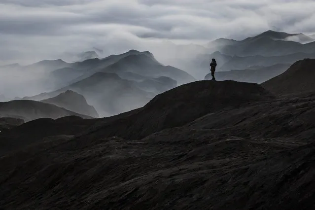 A Tenggerese worshipper stands at Mount Bromo's “Sea of Sand” during the Yadnya Kasada Festival on August 12, 2014 in Probolinggo, East Java, Indonesia. (Photo by Ulet Ifansasti/Getty Images)